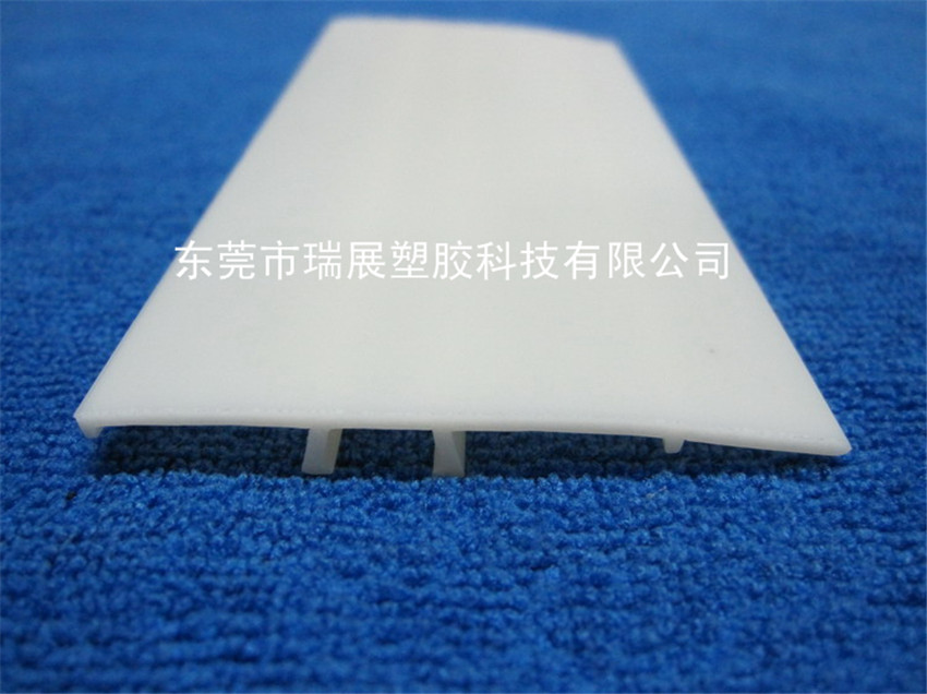 白色塑膠扣條